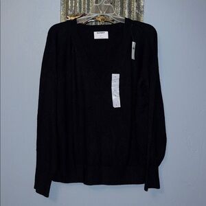 Old Navy Women's V-Neck Sweater in Black